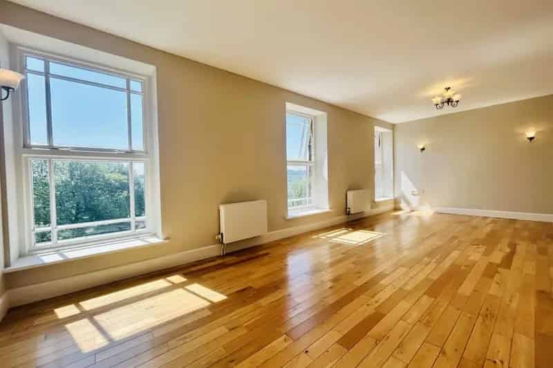 Two-Bedroom Apartment in Matlock - Close to Amenities and Transport