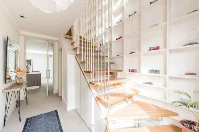 Mews House to Rent in Petersham Mews South Kensington