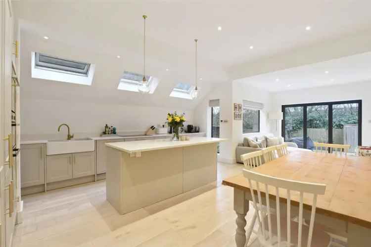 2 Bedroom Flat London - Period Conversion - Potential to Extend