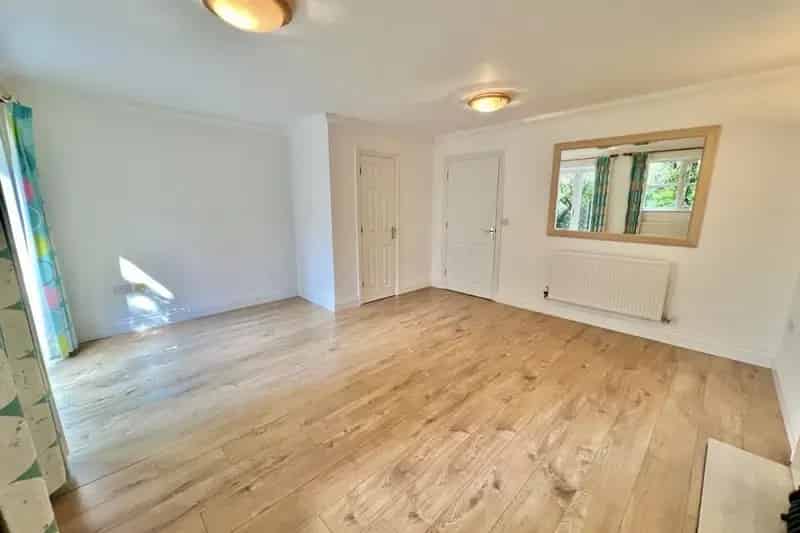 3 Bed House with Parking and Garden