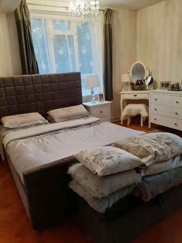 3 Bedroom Flat in Chiswick Near Central London