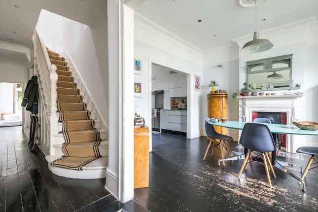 Terraced House for Sale in Camberwell SE5