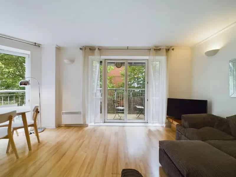 2 Bedroom Flat for Sale near Canary Wharf