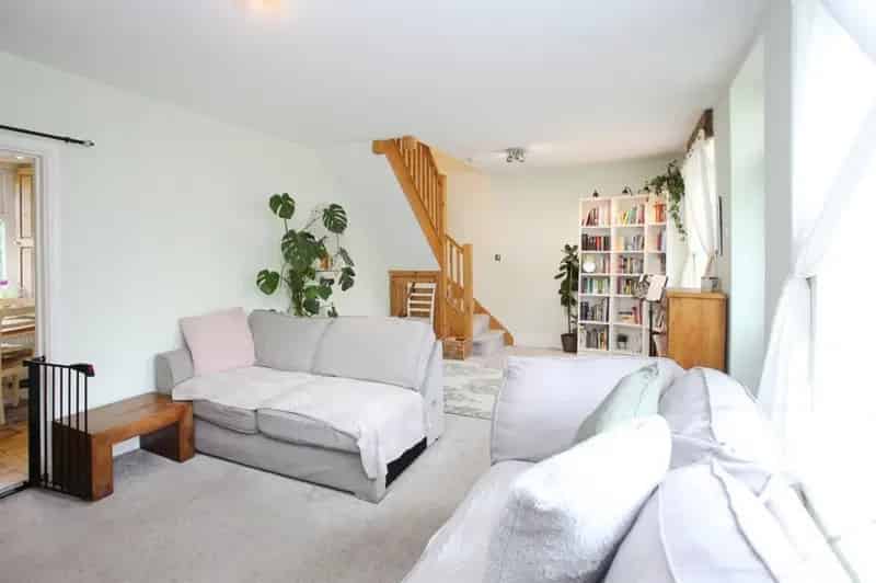 3 Bedroom Detached House with Garden and Loft Room