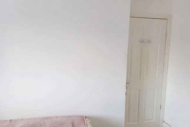 Spacious Double Room in Bristol - Bills Included