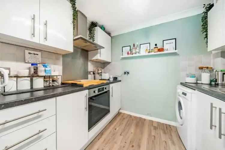 1 Bedroom Ground Floor Flat for Sale in Belvedere