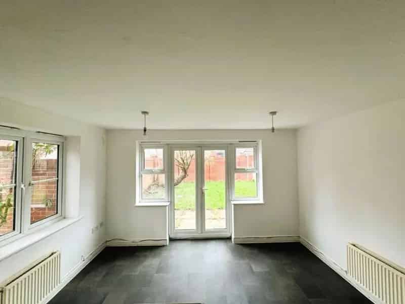 4 Bed Detached House For Sale