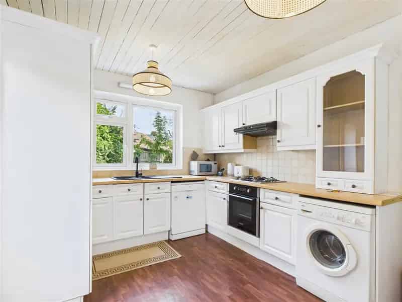 4 Bedroom Semi Detached House West Acton