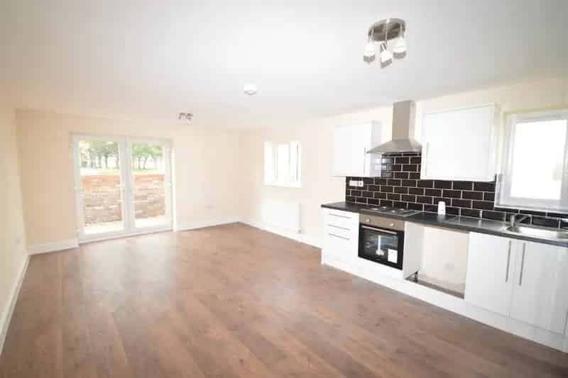 2 Bed 2 Bath Apartment near Bognor Regis Station