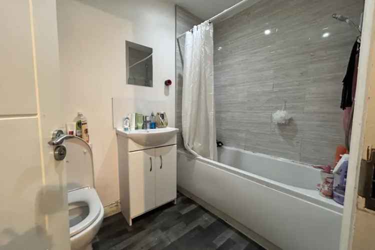 2 Bed City Centre Apartment Near Train Station Zero Deposit Available