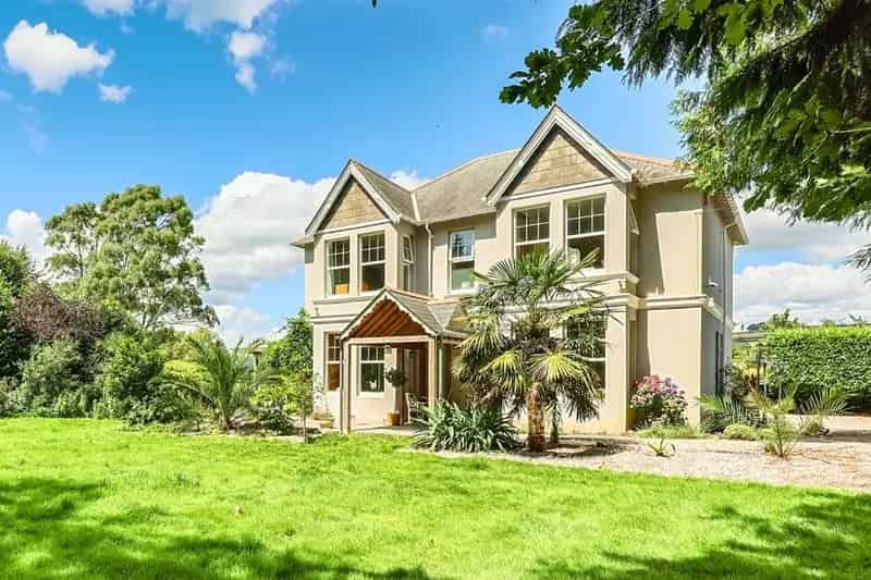 5 Bedroom Edwardian Home with 2 Acres and Stunning Views