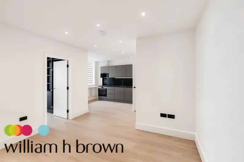 Immaculate 1-Bedroom Apartment Near Transport Links