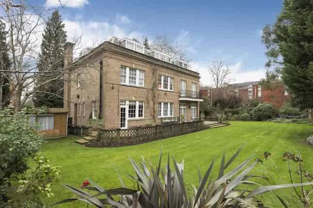 Freehold Mansion for Sale in Avenue Road NW8