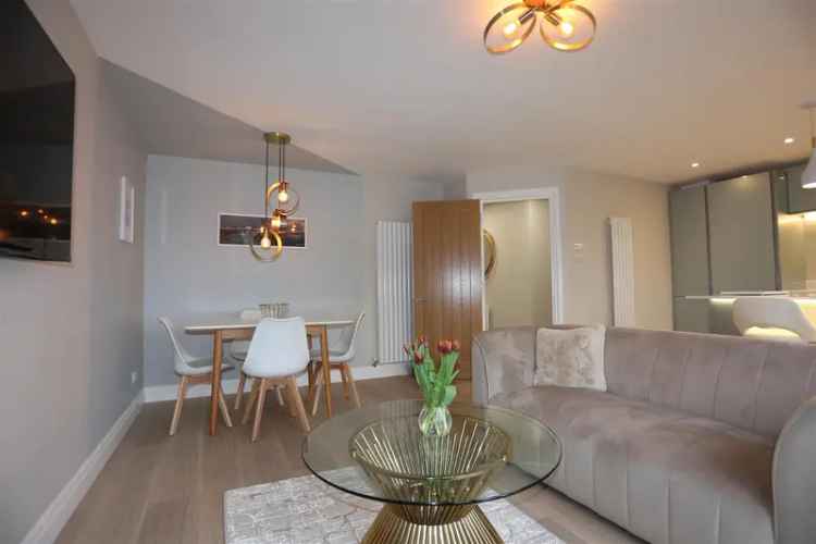 2 Bedroom Flat House to Rent Near Sea and Station