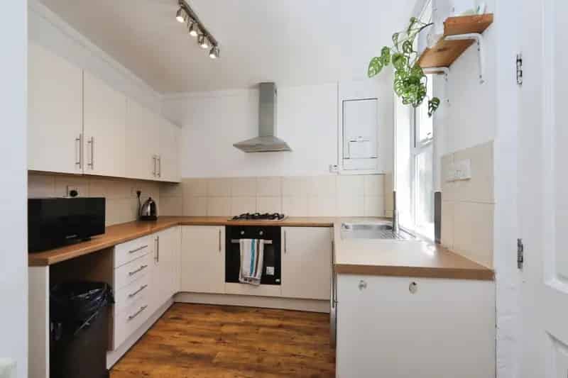 6 bedroom House
 For Sale