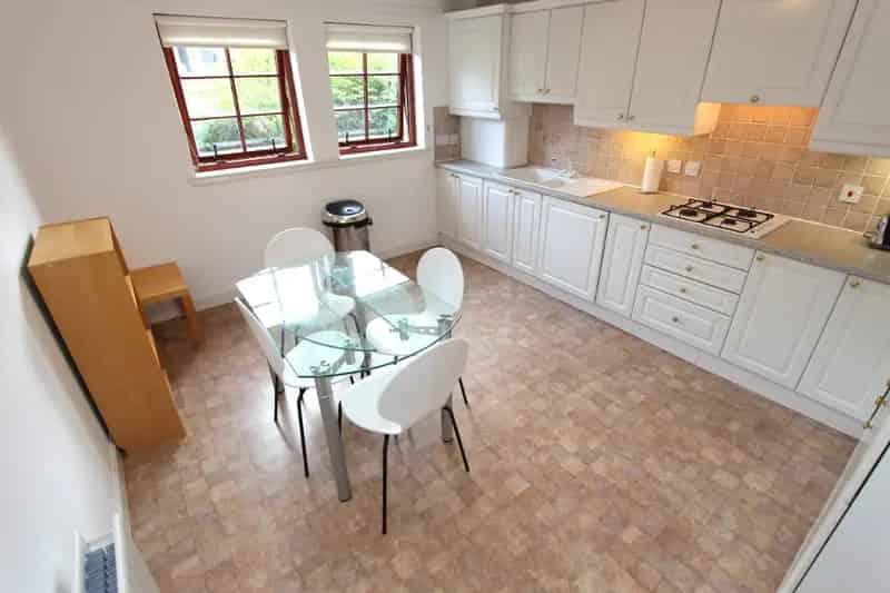2 Bedroom Furnished Flat to Rent in Comely Bank