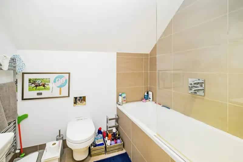 Ground Floor Apartment with 10 Acres of Communal Grounds and 2 Parking Spaces