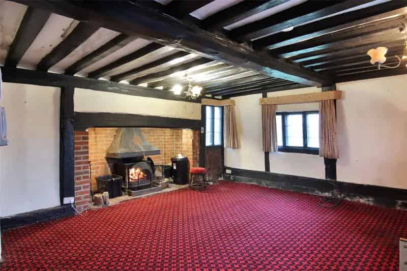 Four Bedroom Tudor Detached House with Outbuildings