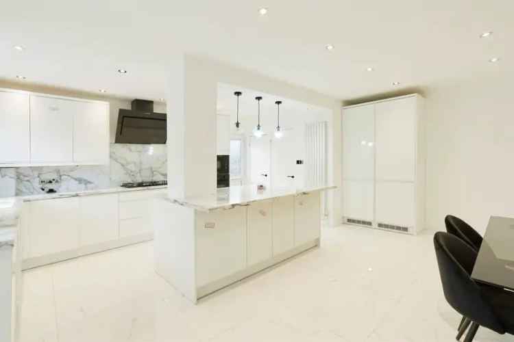 3-Bed Semi-Detached House in Oakwood Near Roundhay Park