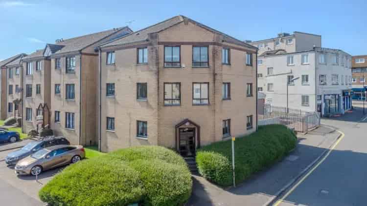 1 Bedroom Ground Floor Flat for Sale in Kirkintilloch
