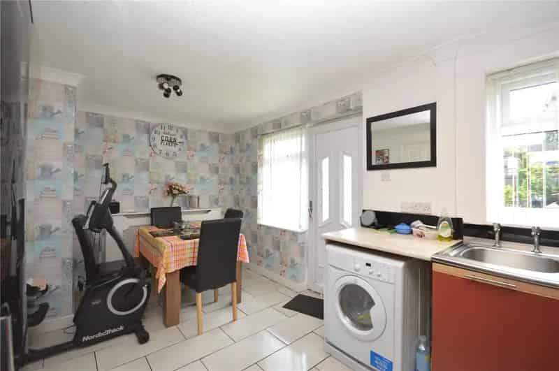 Two Bedroom Terrace House Near Leeds City Centre