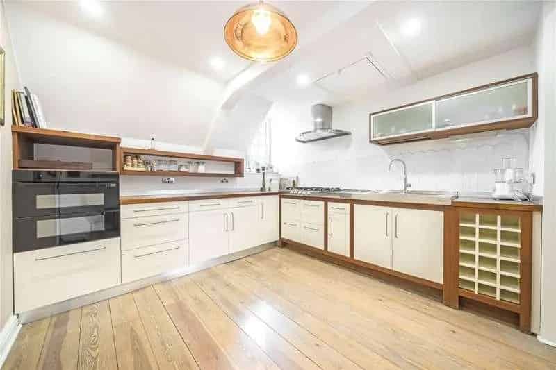 3 Bed Flat for Sale Share of Freehold Near Canary Wharf