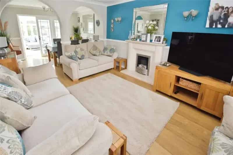5 Bed Detached House For Sale