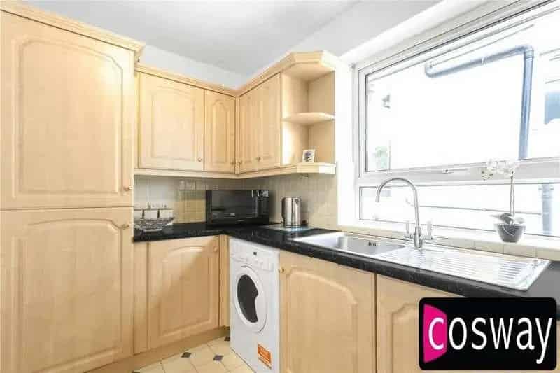 2 Double Bedroom Flat for Sale - Mill Hill East