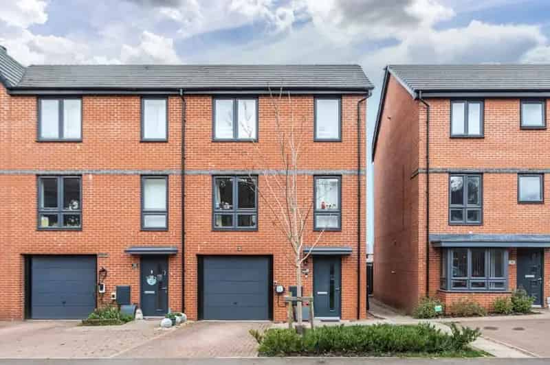 3 Bedroom End Terrace House for Sale
