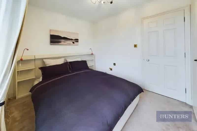 2 Bed Ocean Village Apartment with 12m Mooring