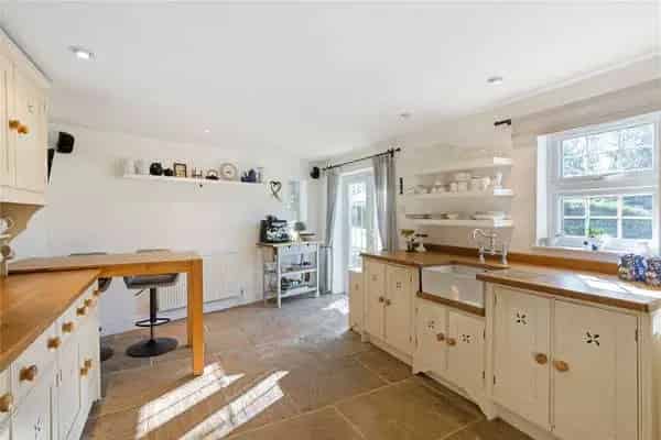 Charming Cotswold Stone Detached Family Home with Garden Studio