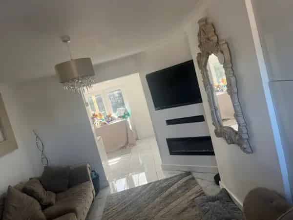 3 Bedroom House Large Garden Loft Conversion