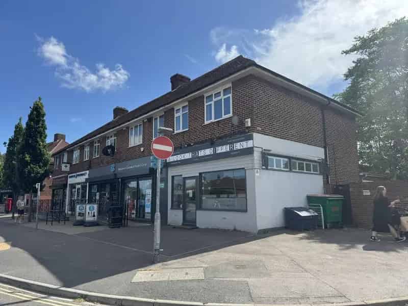 Retail Space for Lease in Hamble 1106 sq ft