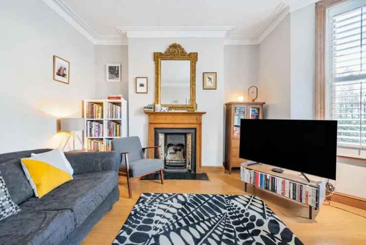 Flat For Sale in London, England