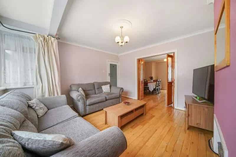 3 Bed House For Sale Updated Kitchen Bathrooms And Loft