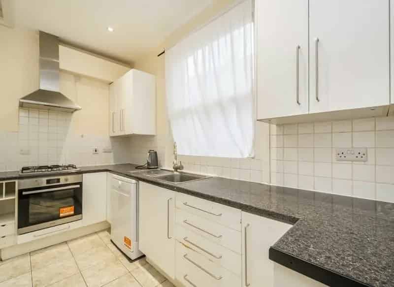Spacious 4-Bedroom Split Level Apartment To Rent