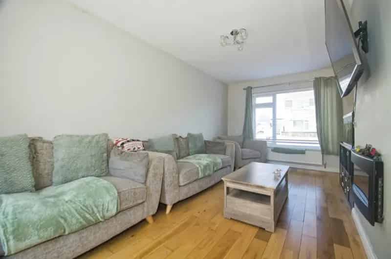 3 Bedroom Mid Terrace House Bryntirion Bridgend