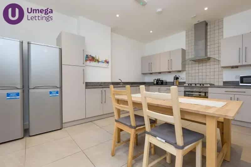 5 Bedroom Apartment to Rent in Edinburgh