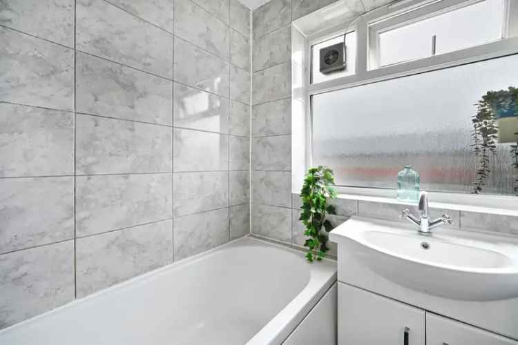 3 Double Bedroom Split Level Maisonette Kennington