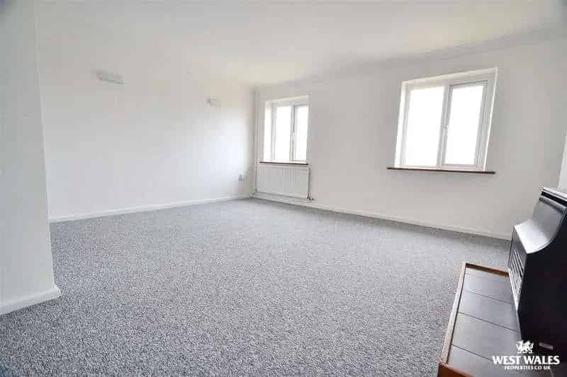 3 bed flat for sale
