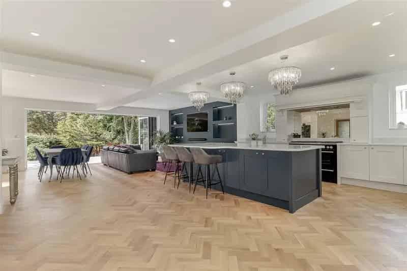 6 Bedroom Detached House to Rent