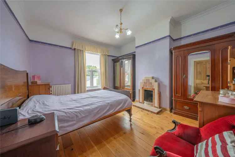 House For Sale in Leeds, England