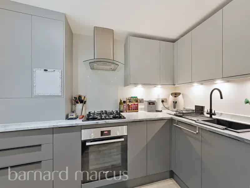 Modern Ground Floor Apartment Near Hanwell Town Centre