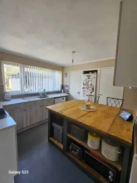 3 Bed Semi Hadleigh Driveway Garden Near Amenities