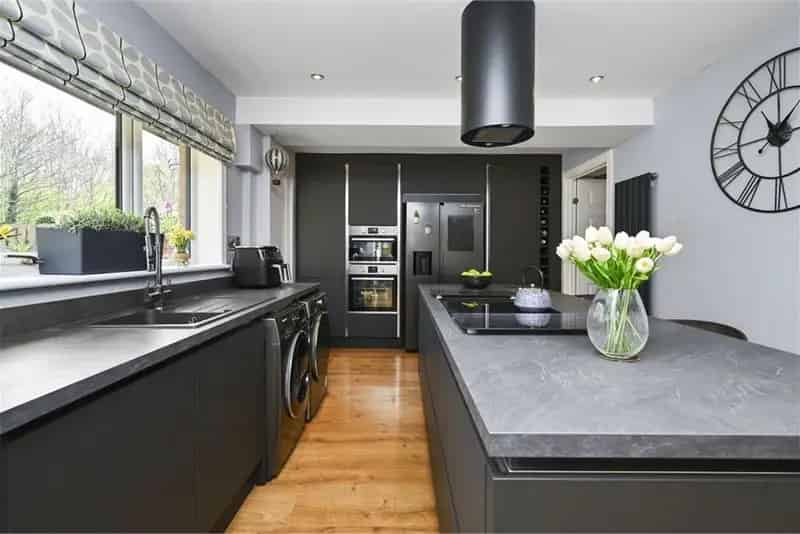 4 Bed End Terrace House 3 Reception Rooms Garage Garden