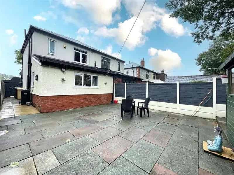 4 Bed Extended Semi Detached House Westhoughton