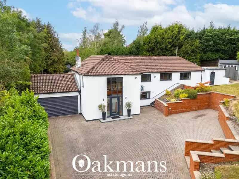 8 Bedroom Detached House For Sale Full Service