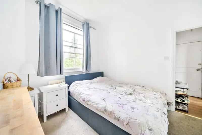 One Bedroom Flat in Converted Victorian House