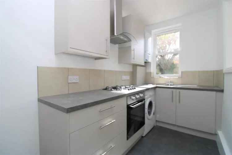 1 Bedroom Garden Flat near Preston Park - Parking Available