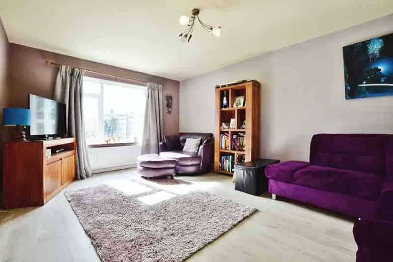 3 Bedroom Semi Detached House Alderley Edge Cheshire